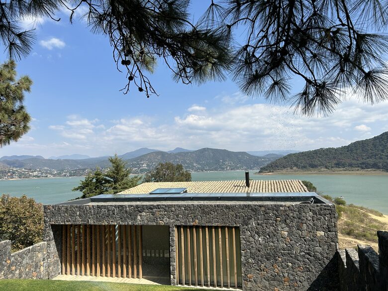 Lakefront Pool Estate in Valle de Bravo - Valle de Bravo, Mexico
