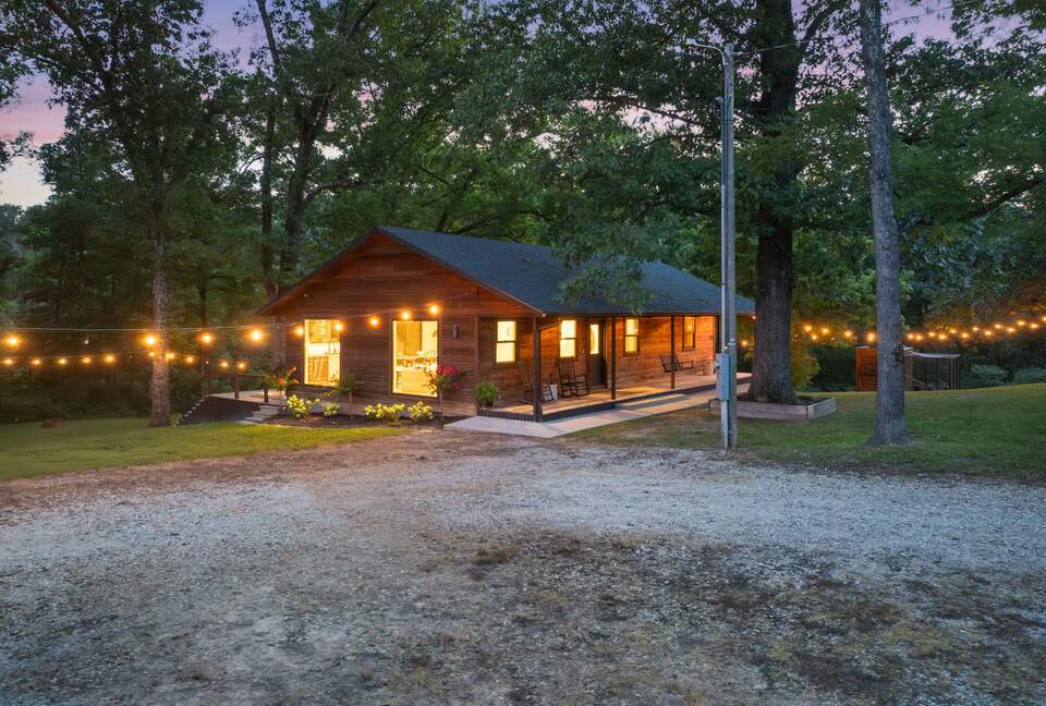 Contemporary Creekside Escape in Northwest Arkansas - Bentonville, Arkansas