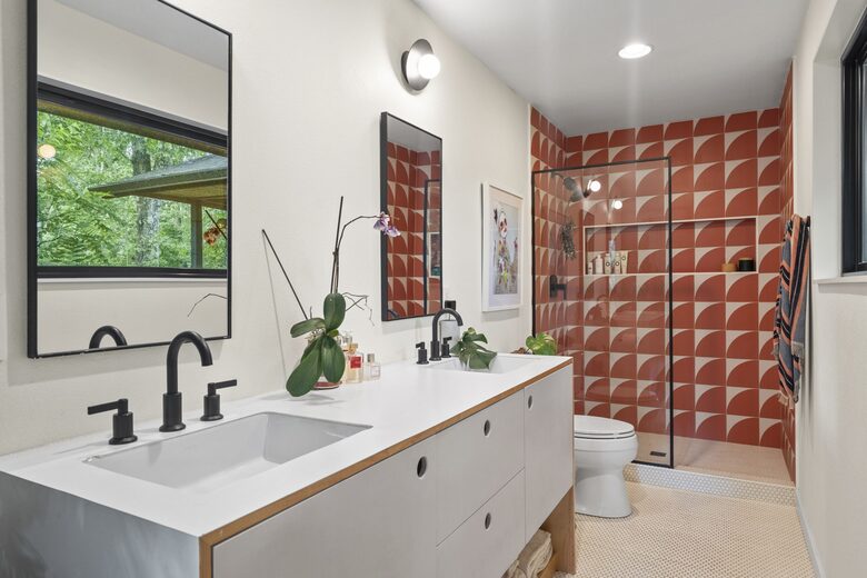 Contemporary Creekside Escape in Northwest Arkansas - Bentonville, Arkansas