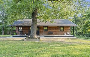 Contemporary Creekside Escape in Northwest Arkansas - Bentonville, Arkansas