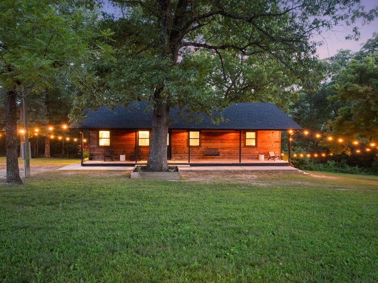Contemporary Creekside Escape in Northwest Arkansas - Bentonville, Arkansas