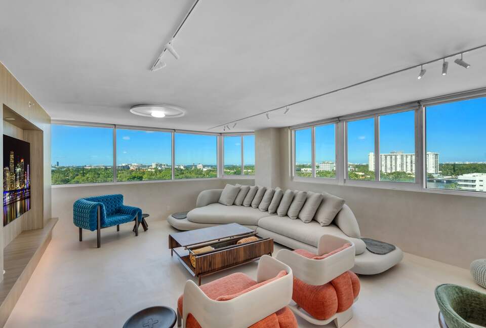 Designer Miami Beach Apartment with Skyline Views - Miami Beach, Florida