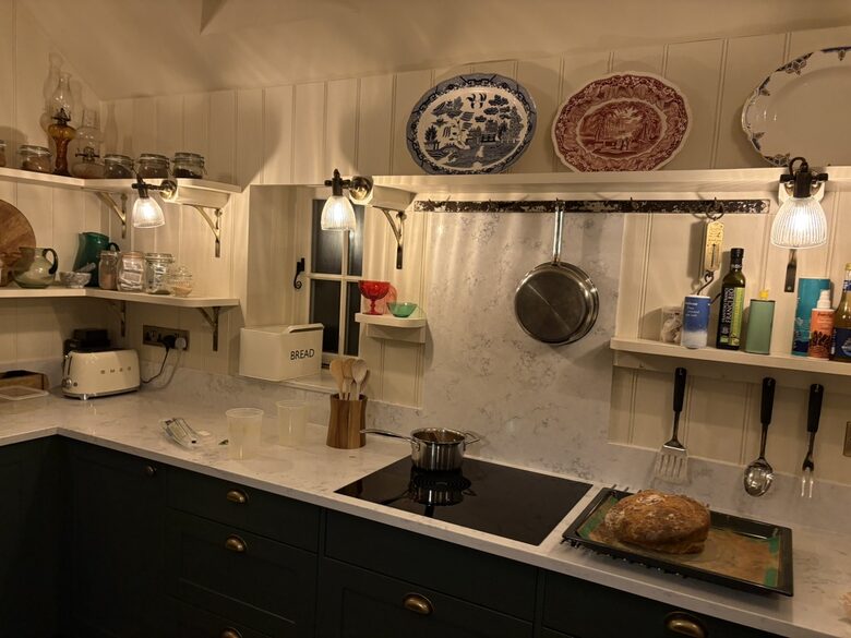 A Refined New Forest Cottage with Orchard and Shepherd’s Hut - Lyndhurst, United Kingdom