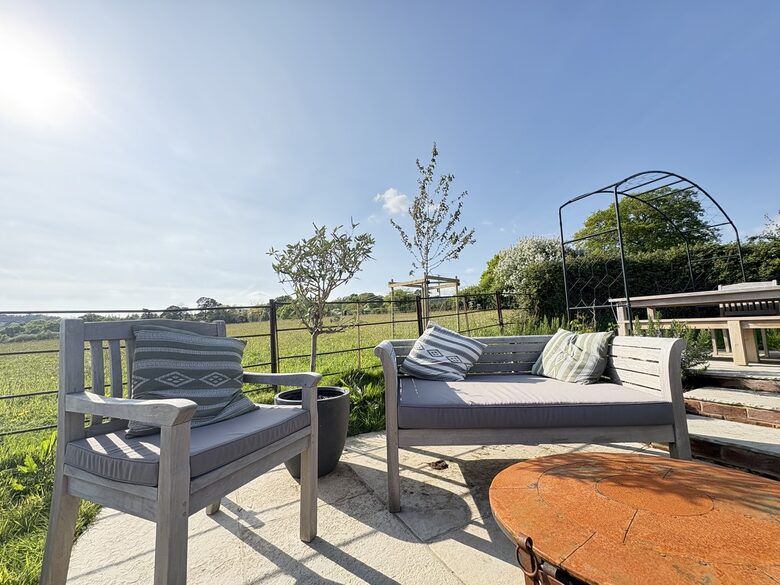 A Refined New Forest Cottage with Orchard and Shepherd’s Hut - Lyndhurst, United Kingdom