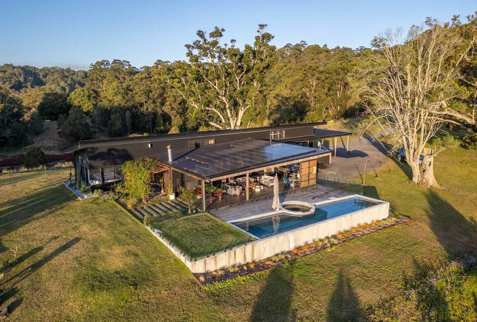 Luxury Off-Grid Hinterland Retreat - Fernvale, Australia