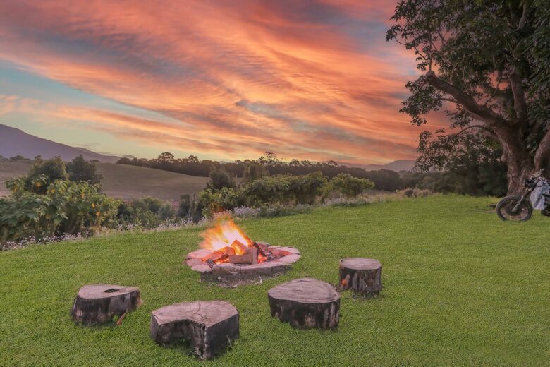 Luxury Off-Grid Hinterland Retreat - Fernvale, Australia
