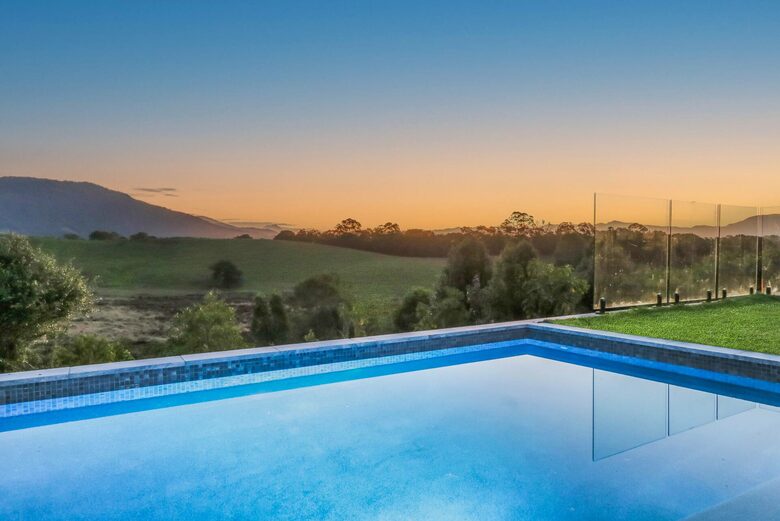 Luxury Off-Grid Hinterland Retreat - Fernvale, Australia