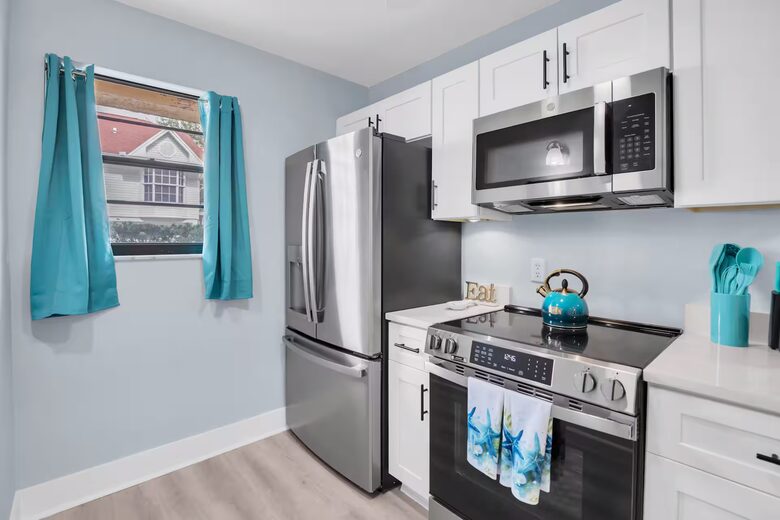 Waterfront Condo with Lanai and Beach Access - Indian Shores, Florida