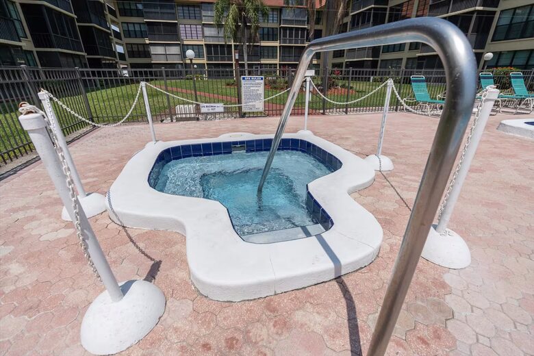Waterfront Condo with Lanai and Beach Access - Indian Shores, Florida