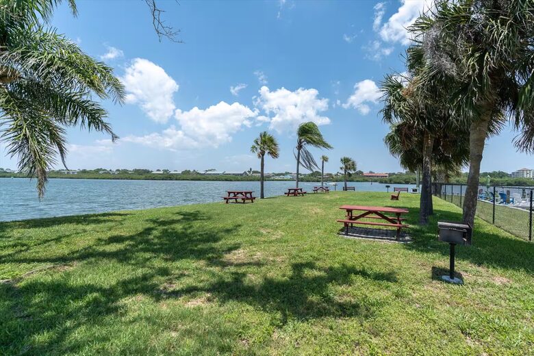 Waterfront Condo with Lanai and Beach Access - Indian Shores, Florida