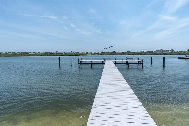 Waterfront Condo with Lanai and Beach Access - Indian Shores, Florida
