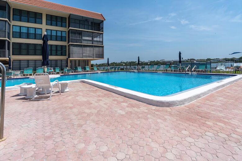 Waterfront Condo with Lanai and Beach Access - Indian Shores, Florida