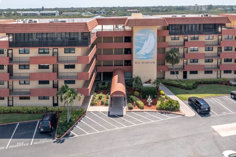 Waterfront Condo with Lanai and Beach Access - Indian Shores, Florida