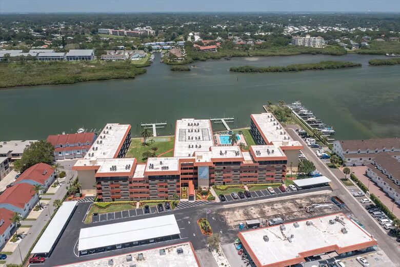 Waterfront Condo with Lanai and Beach Access - Indian Shores, Florida