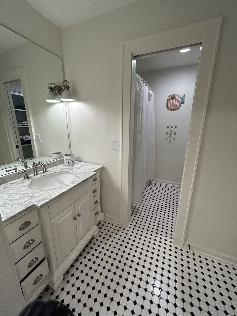 Twin Bedroom Bath with Tub & Shower