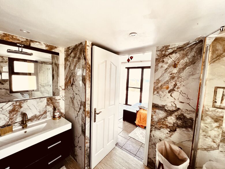 Master bedroom ensuite bathroom