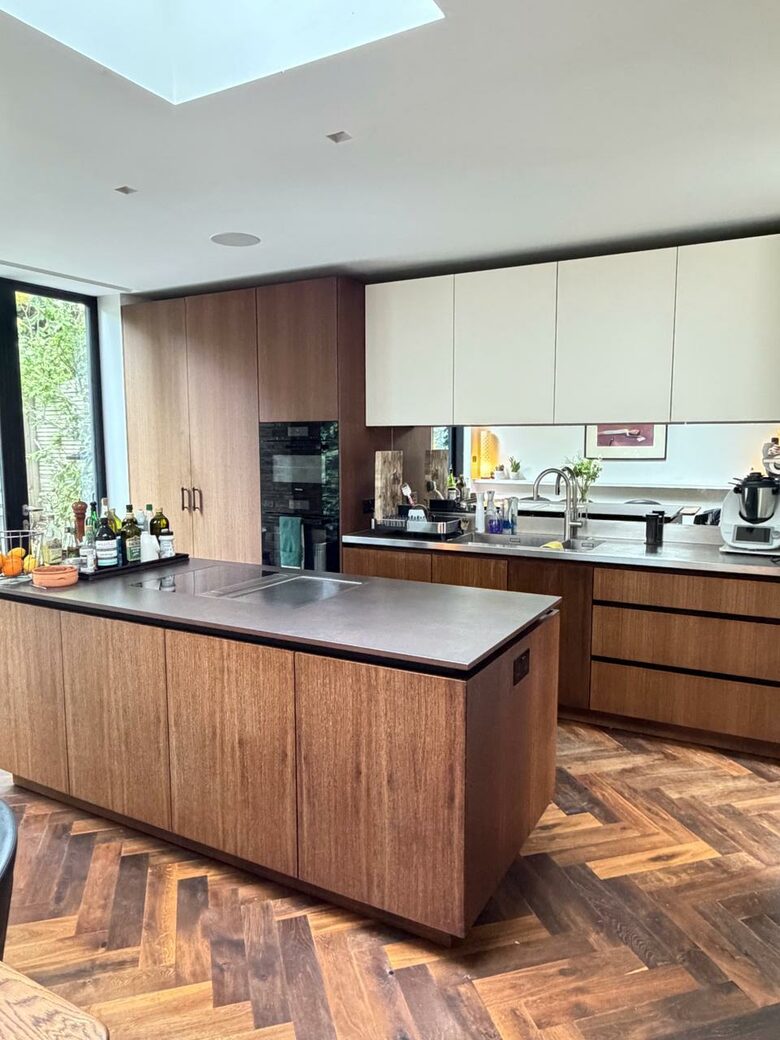 Refined Fulham Home with serene Courtyard - London, United Kingdom