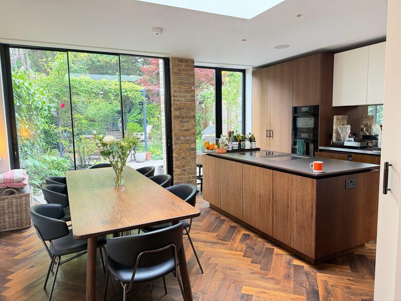 Refined Fulham Home with serene Courtyard - London, United Kingdom