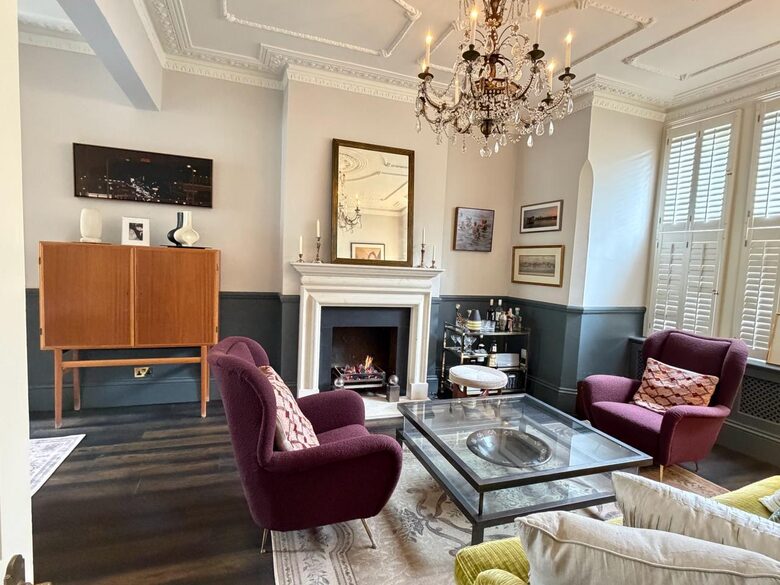 Refined Fulham Home with serene Courtyard - London, United Kingdom