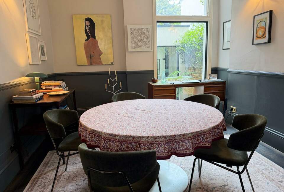 Refined Fulham Home with serene Courtyard - London, United Kingdom