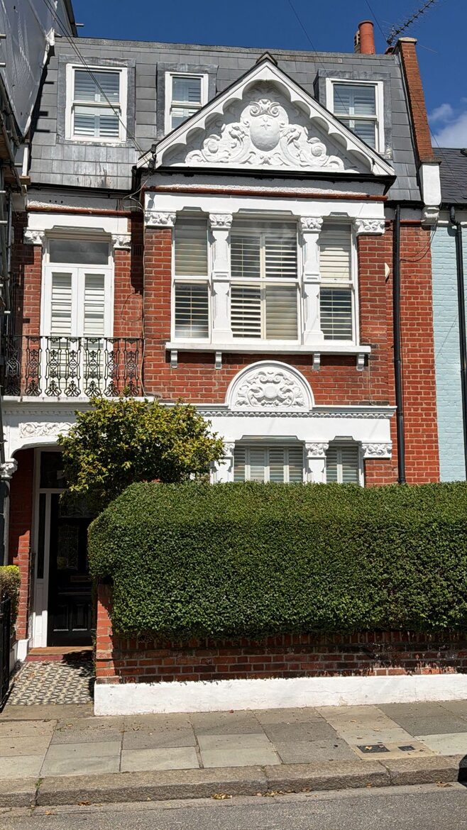Refined Fulham Home with serene Courtyard - London, United Kingdom