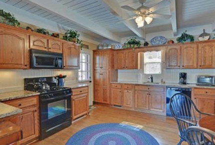 Lake Burton Escape - Clarkesville, Georgia