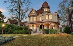 Grand Historic Residence near Downtown Allentown - Allentown, Pennsylvania