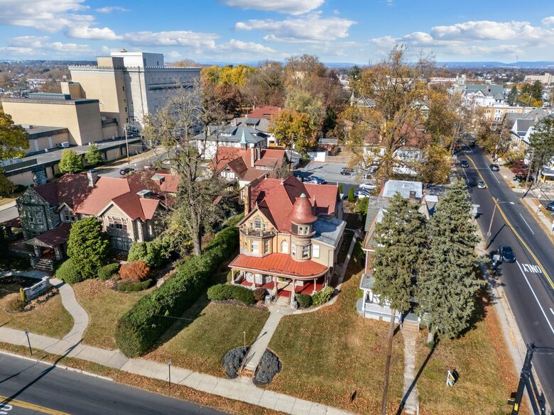 Grand Historic Residence near Downtown Allentown - Allentown, Pennsylvania