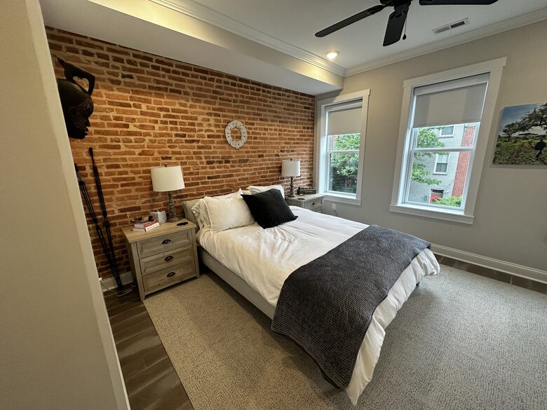 Second bedroom with en-suite bathe