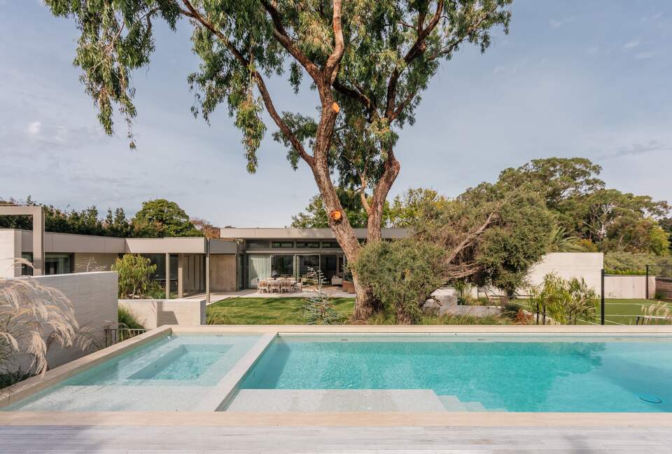 Elevated pool