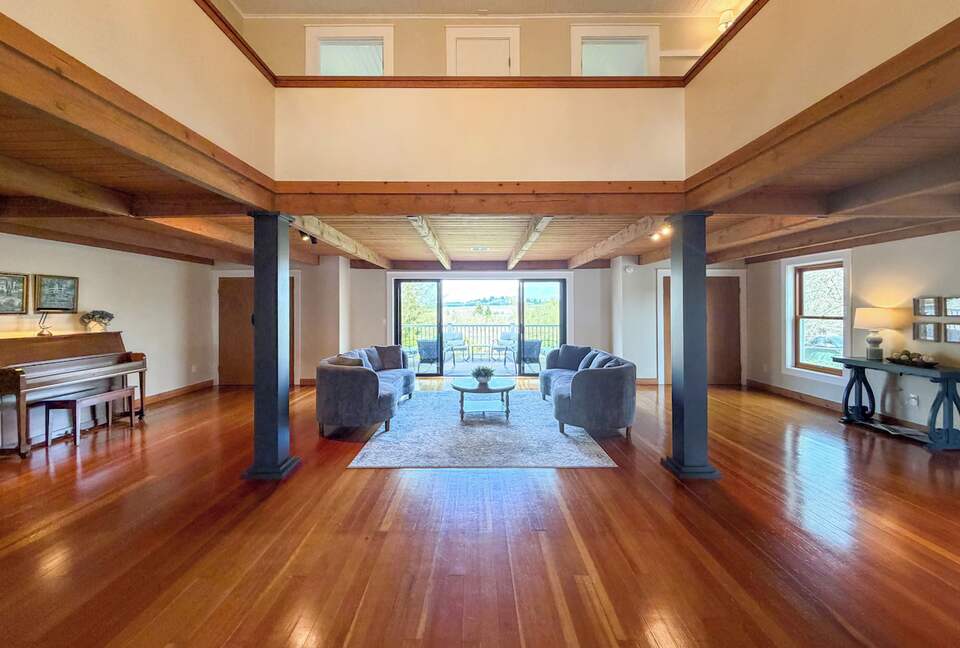 Restored 1902 Landmark in Willamette Valley - Carlton, Oregon