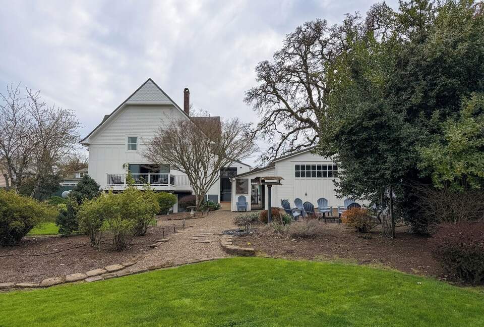 Restored 1902 Landmark in Willamette Valley - Carlton, Oregon