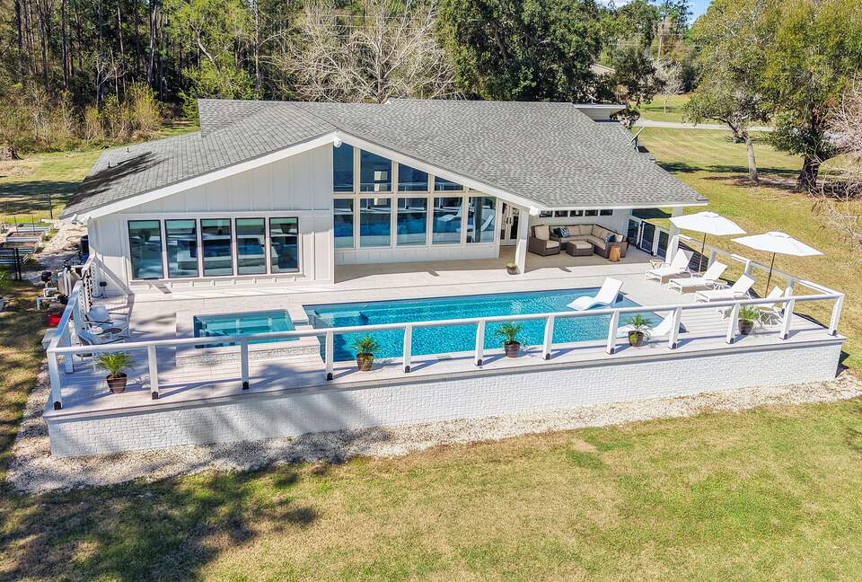 Luxury Creekfront Escape Near Orange Beach - Elberta, Alabama