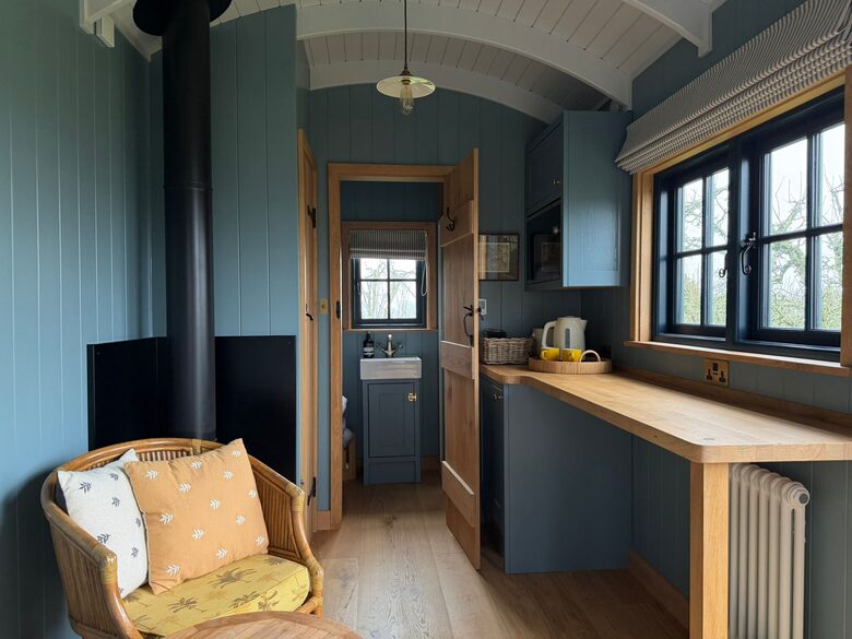 A Refined New Forest Cottage with Orchard and Shepherd’s Hut - Lyndhurst, United Kingdom