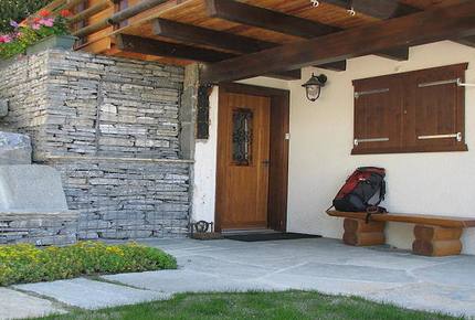 Chalet Lisa | Ski-in / Ski-out traditional Swiss chalet