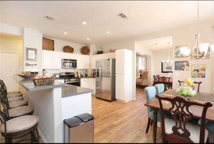 Contemporary Spacious Las Vegas Villa - Las Vegas, Nevada