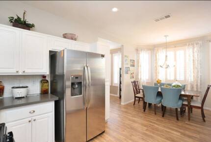 Contemporary Spacious Las Vegas Villa - Las Vegas, Nevada