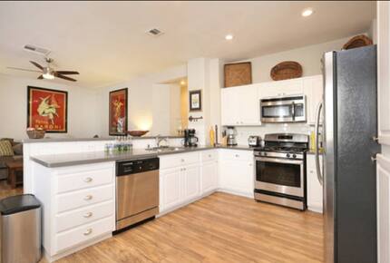 Contemporary Spacious Las Vegas Villa - Las Vegas, Nevada