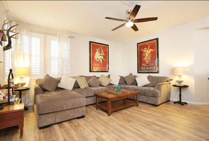 Contemporary Spacious Las Vegas Villa - Las Vegas, Nevada