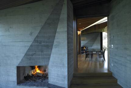 New Zealand Lake House