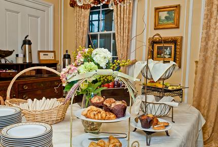 Alexander Suite in Historic Kent Manor Inn - Stevensville, Kent Island, Maryland