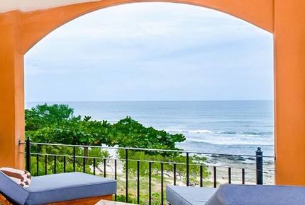 Langosta Beach Surf Retreat