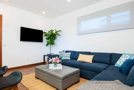 Prime Beachfront Luxury Townhouse on the Strand - Manhattan Beach, California