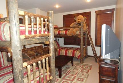 4th (kids) bedroom 2 sets of twin bunks, sofa, and in-suite bathroom