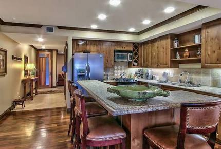 Lake Tahoe Living 1, Tonopalo – 3 Bedroom Residence (Sleeps 10) - Tahoe Vista, California