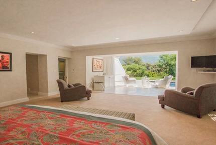 18 on Hillwood Luxury Family Villa - Bishopscourt, South Africa