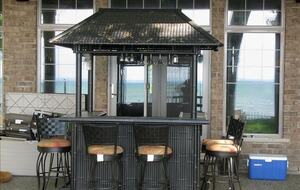 Luxury Home on the Sunny Shores of Lake Erie - PORT COLBORNE, Canada