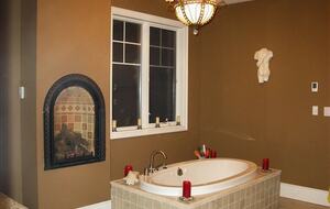 Luxury Home on the Sunny Shores of Lake Erie - PORT COLBORNE, Canada