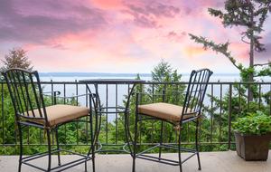 Golden Sunset Villa - Seattle, Washington