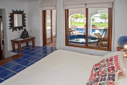 Villa Alux, waterfront pool mansion in Zona Hotelera - Cancun, Mexico
